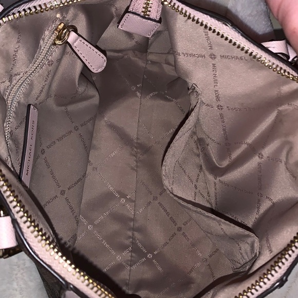 Michael Kors Purse - Picture 12 of 12